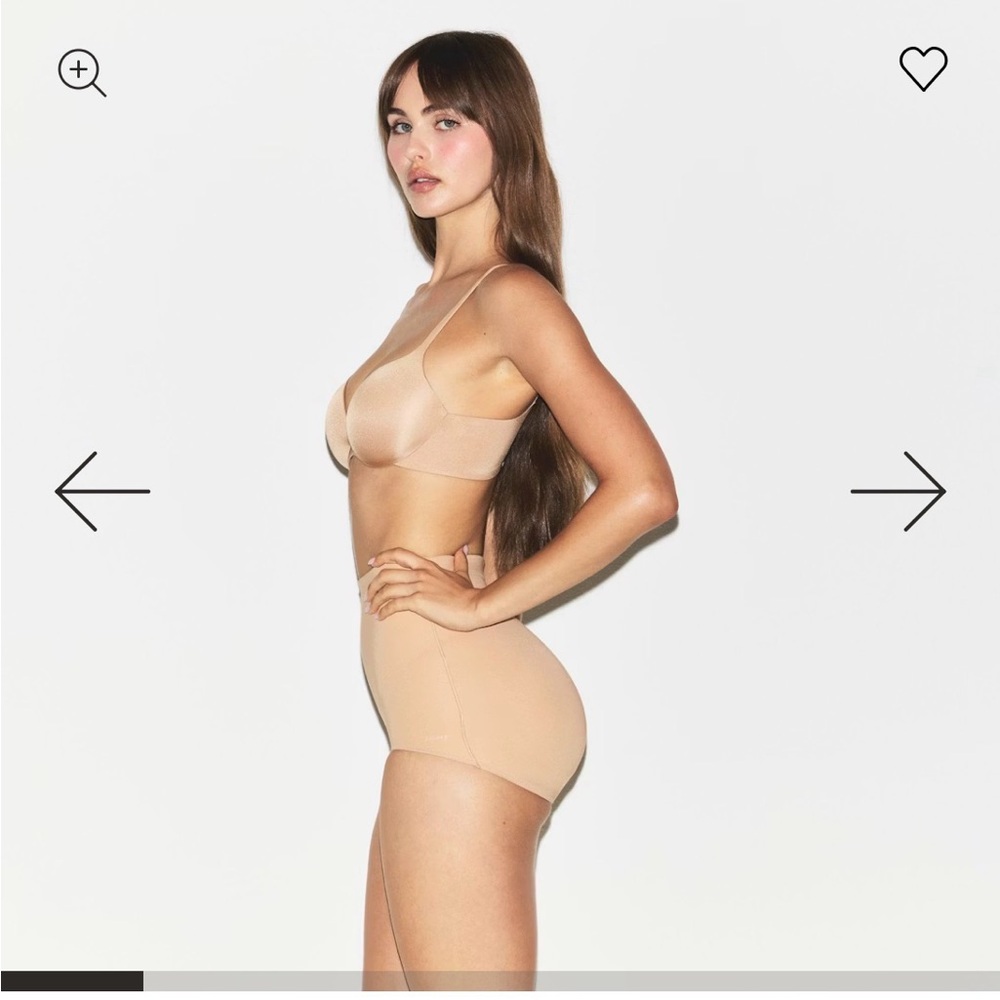 SKIMS BODY BUTT ENHANCING PADDED BRIEF
CLAY / S